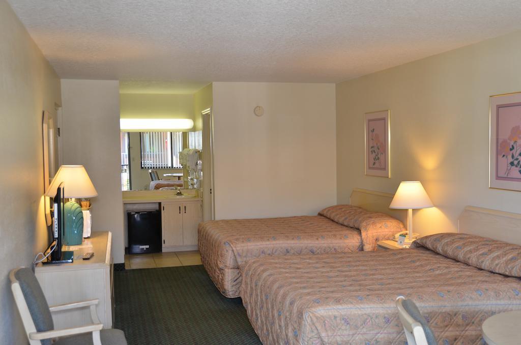 Cypress Cove Nudist Resort Пойнсиана Номер фото